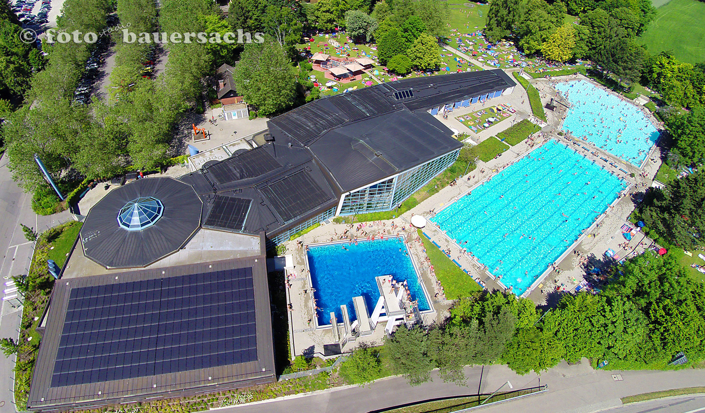 Schwimmbad Erding — Freizeitanlage aus der Vogelperspektive